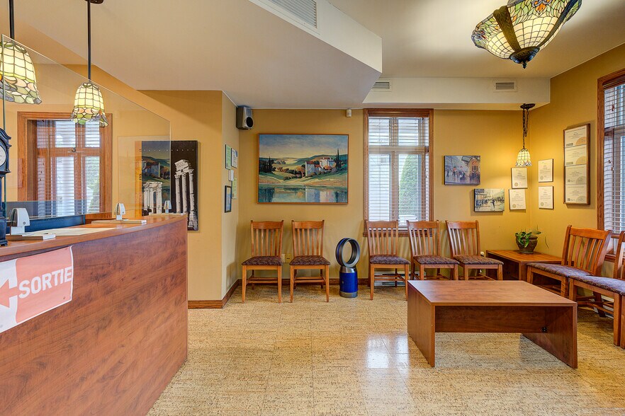 More Photos Of 415 Rue Du Village, Repentigny Office For Sale