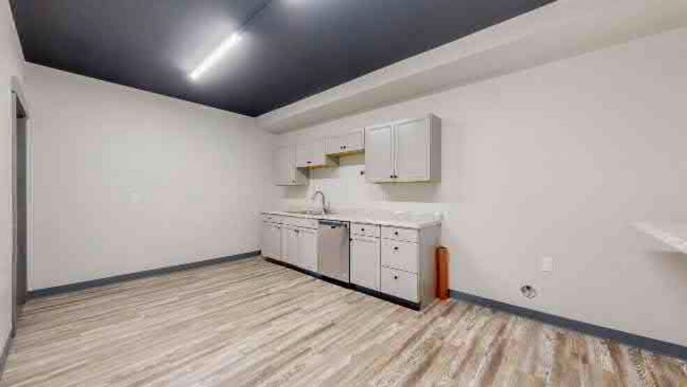 More Photos Of 950 Comanche St, Estes Park Light Manufacturing For Sale