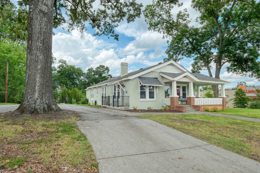 More Photos Of 402 W Main St, Williamston Medical For Sale
