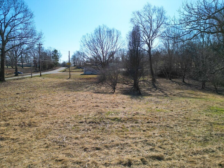 More Photos Of 2815 TN-49 Hwy, Charlotte Auto Repair For Sale