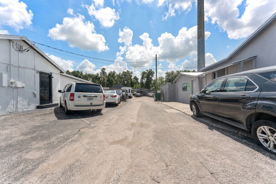 More Photos Of 1814 S Parsons Ave, Seffner Auto Dealership For Sale