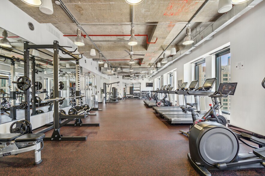 More Photos Of 455 N Cityfront Plaza Dr, Chicago Office For Lease