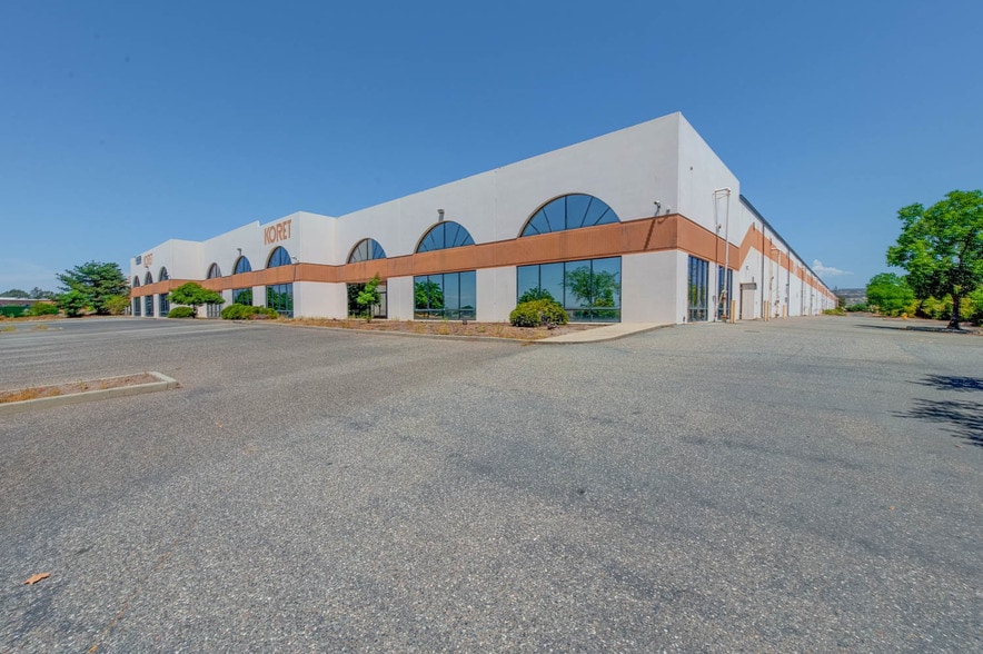 More Photos Of 1100 Marauder St, Chico Distribution For Lease