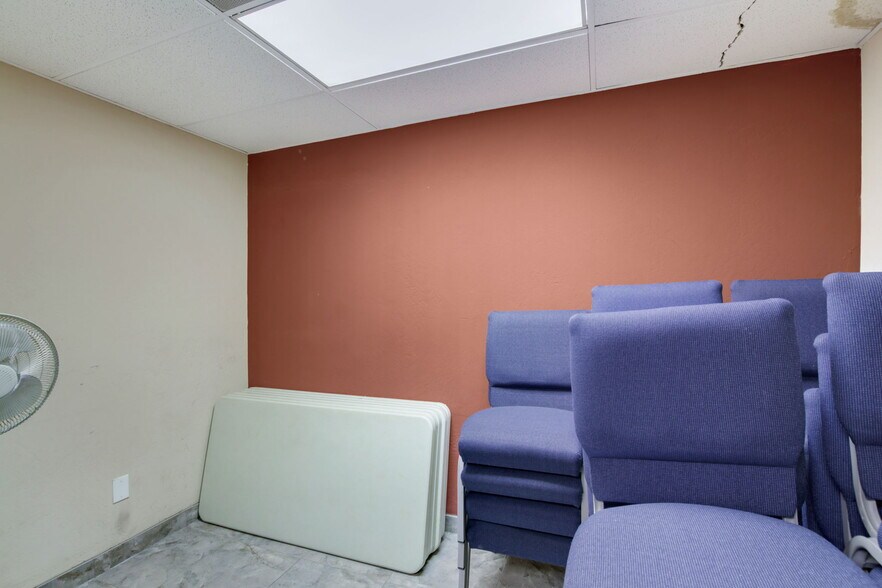 More Photos Of 4496 N Black Canyon Fwy, Phoenix Office Residential For Sale