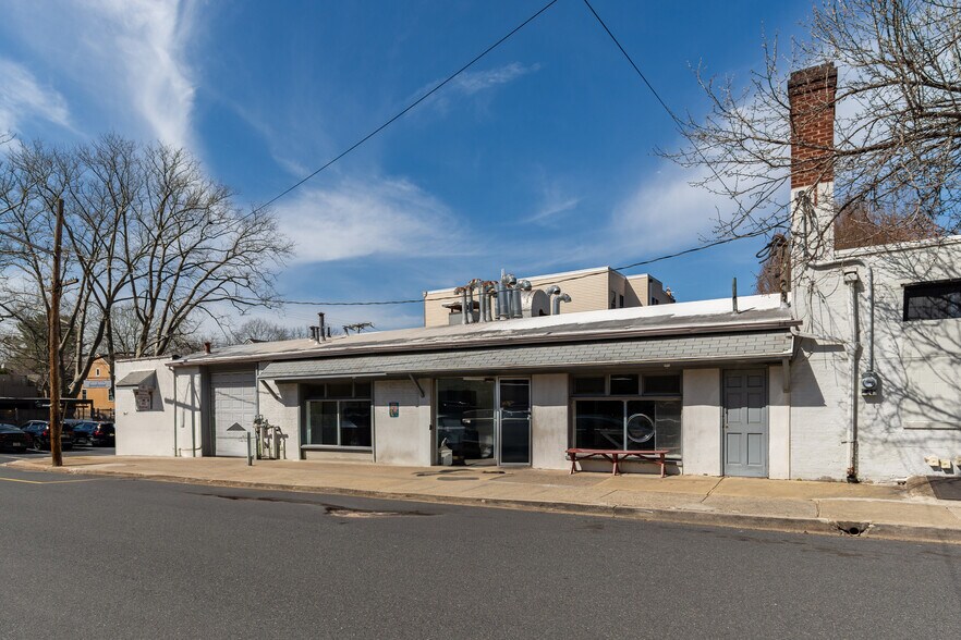 More Photos Of 99 S Main St, Lambertville Storefront For Sale