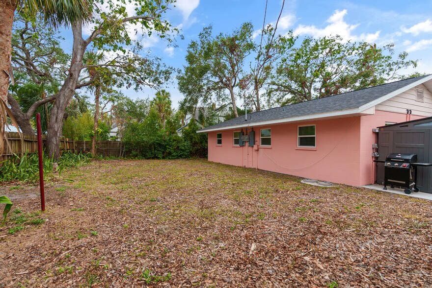More Photos Of 974 Tennessee Ln, Sarasota Apartments For Sale
