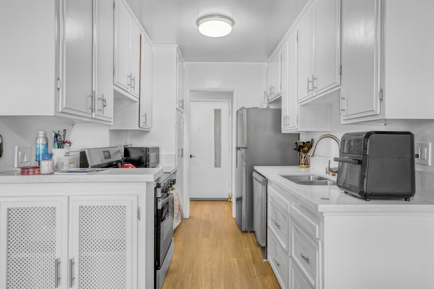 More Photos Of 8011 Romaine St, Los Angeles Apartments For Sale