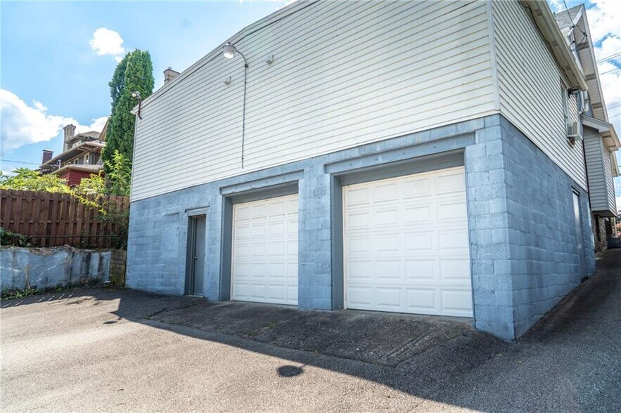 More Photos Of 2860 Perrysville Ave, Pittsburgh Funeral Home For Sale