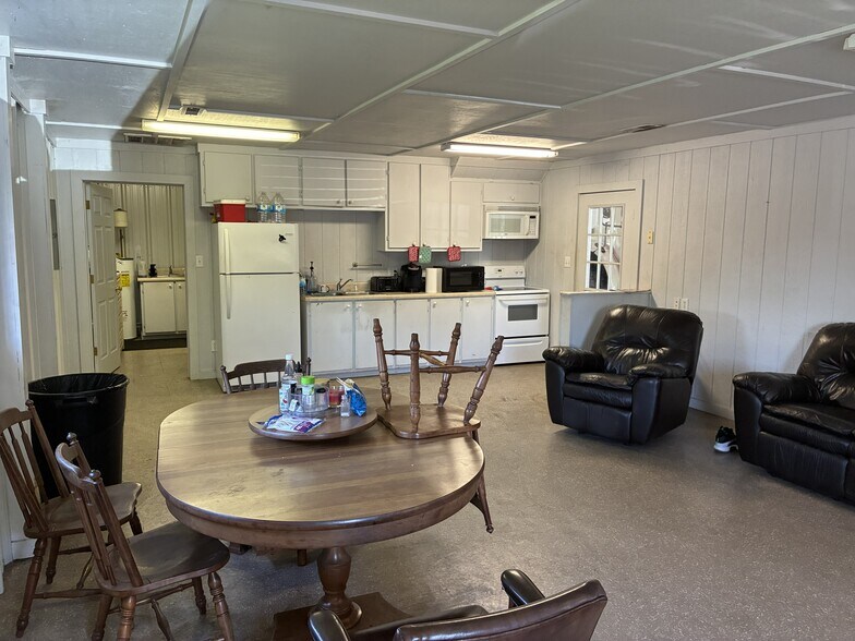 More Photos Of 337 Old US Highway 17, Hertford Industrial For Lease