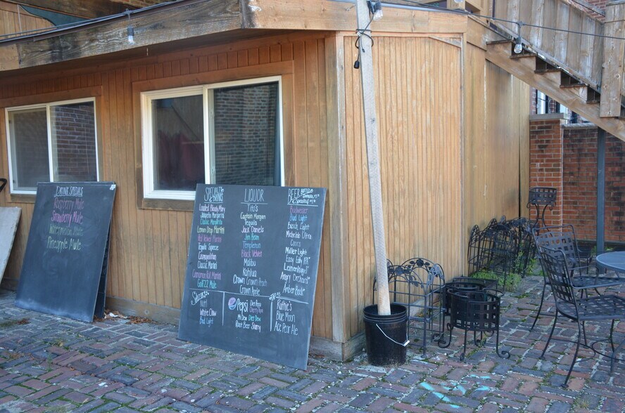 More Photos Of 11 Benton Ave E, Albia Restaurant For Sale