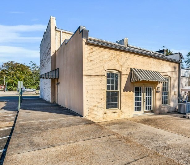 More Photos Of 463 Commerce St, West Point Office For Lease