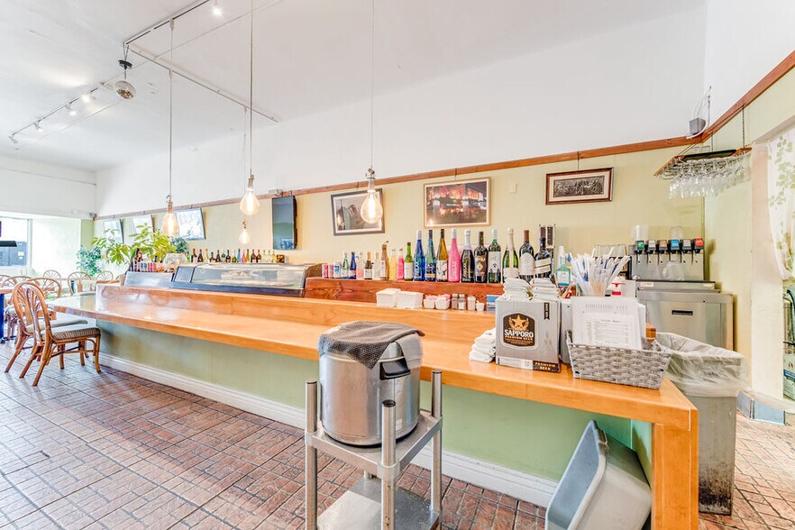 More Photos Of 300-306 Seabreeze Blvd, Daytona Beach Storefront Retail Office For Sale