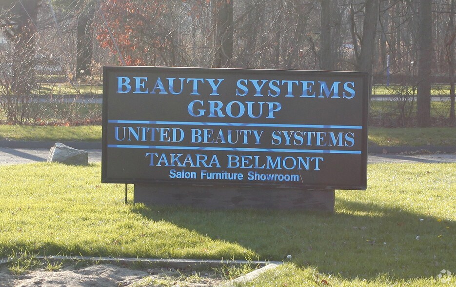 More Photos Of 580 Pepper St, Monroe Warehouse For Lease