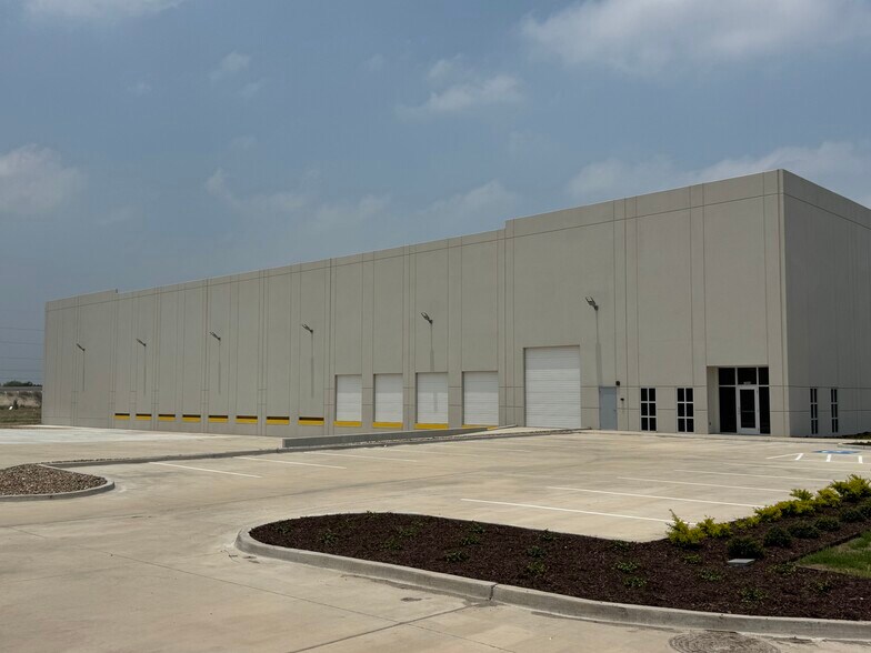 Primary Photo Of Industrial Circle @ G.B.I.C, Brownsville Warehouse For Lease