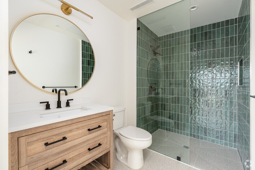 More Photos Of 611 N Virgil Ave, Los Angeles Apartments For Lease