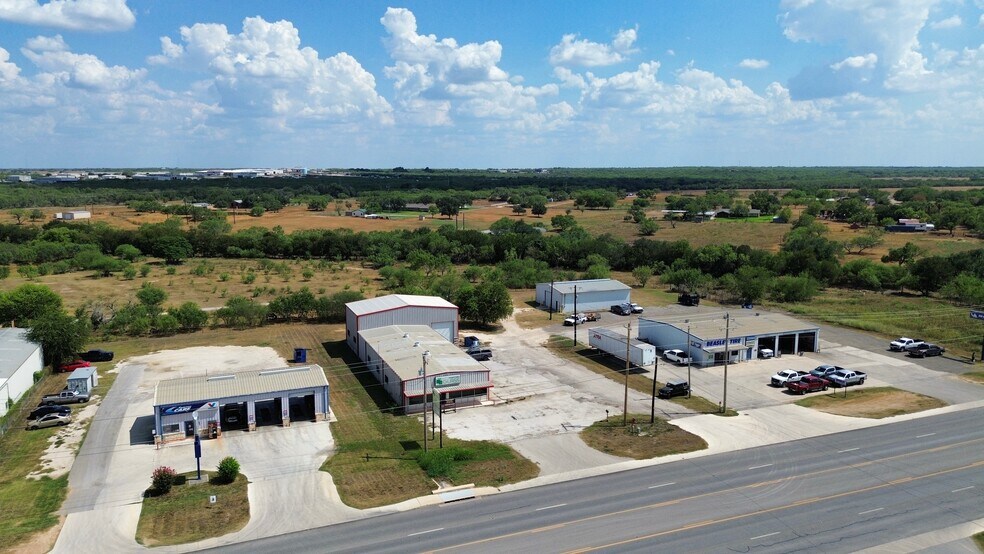 More Photos Of 1237 W Oaklawn Rd, Pleasanton Industrial For Lease