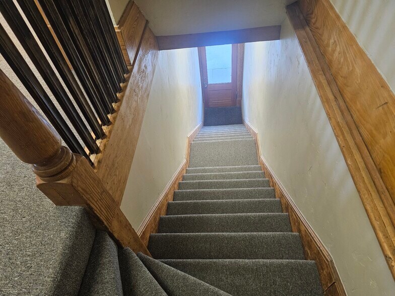 More Photos Of 2 S Main St, Coalville Loft Creative Space For Lease