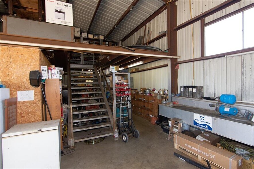 More Photos Of 500 Southland Dr, Burnet Flex For Lease