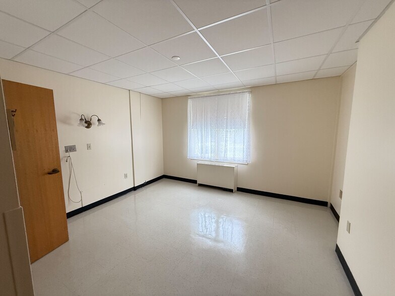 More Photos Of 1365 Northampton St, Holyoke Assisted Living For Sale