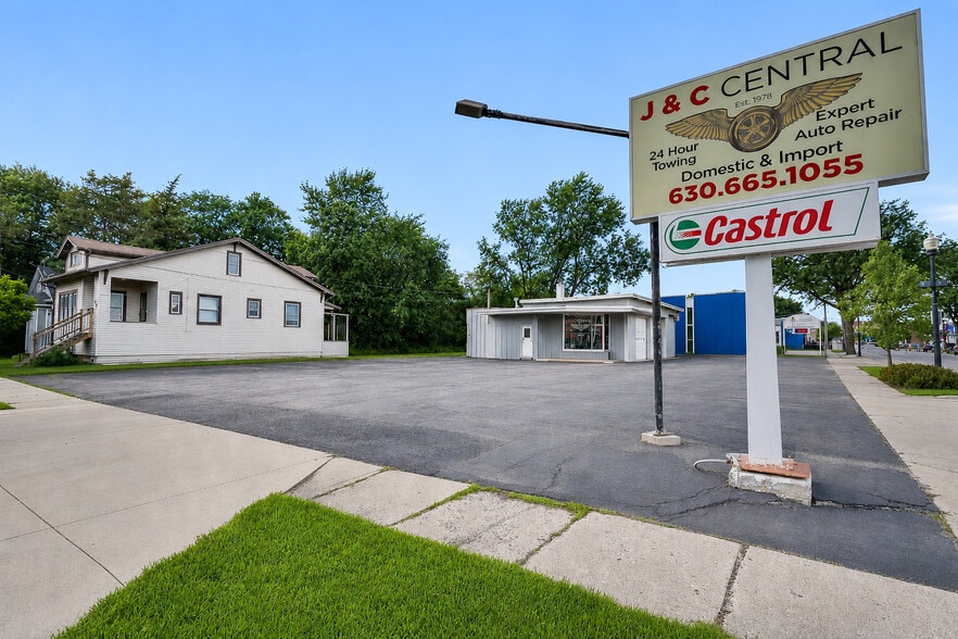 More Photos Of 420 S Main St, Wheaton Auto Repair For Sale
