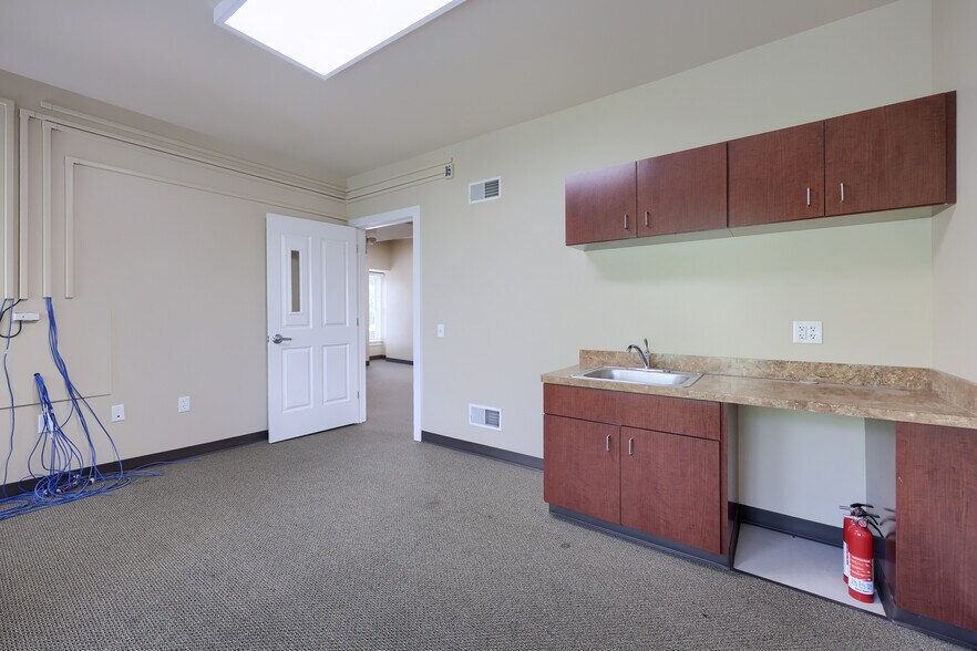 More Photos Of 390 E Main St, Ephrata Office For Sale