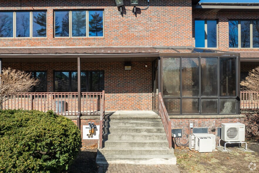 More Photos Of 135 Folly Mill Rd, Seabrook Office Residential For Sale
