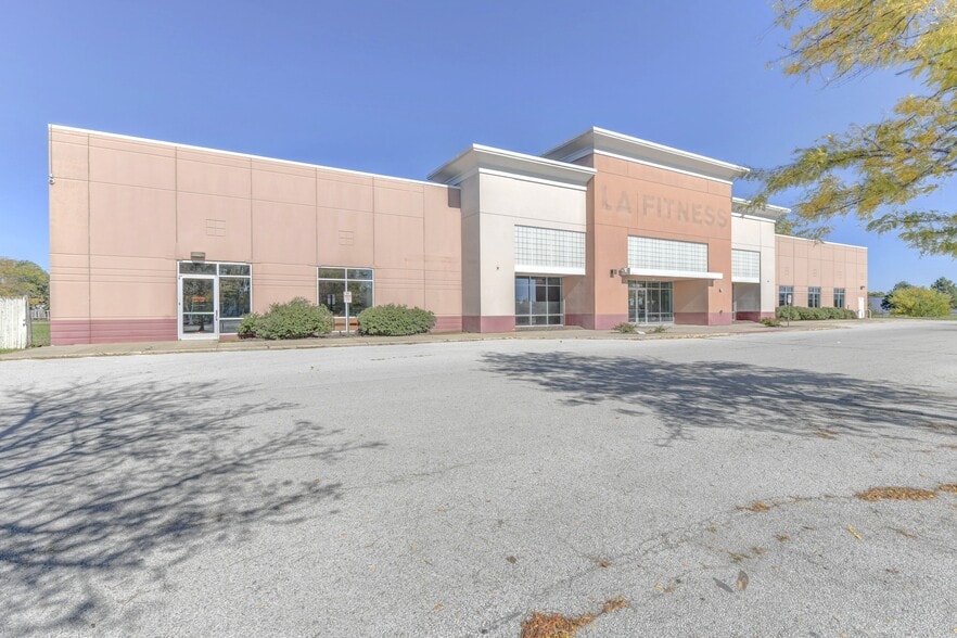 More Photos Of 4340 Lincoln Hwy, Matteson Health Club For Sale