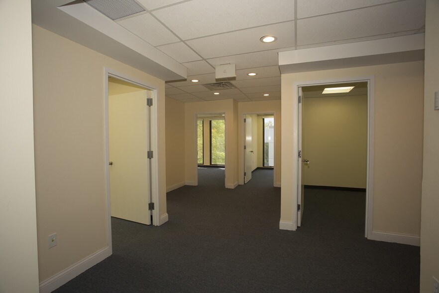 More Photos Of 185 Great Neck Rd, Great Neck Office For Lease