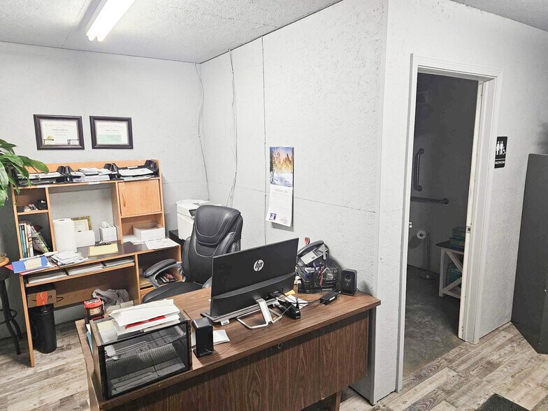 More Photos Of 4126 W Junction St, Springfield Industrial For Lease