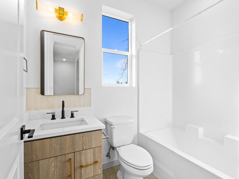 More Photos Of 7468 Tolman St, Portland Multifamily For Sale