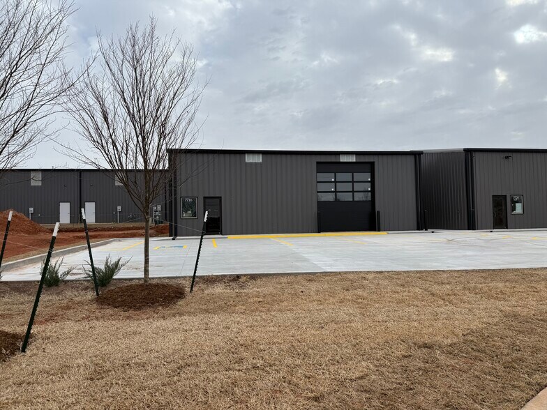 More Photos Of 7716 NW 81st Cir, Oklahoma City Warehouse For Sale