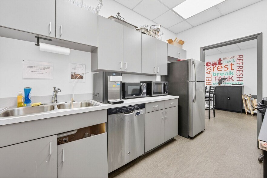 More Photos Of 930 S Harbor City Blvd SW, Melbourne Office For Sale