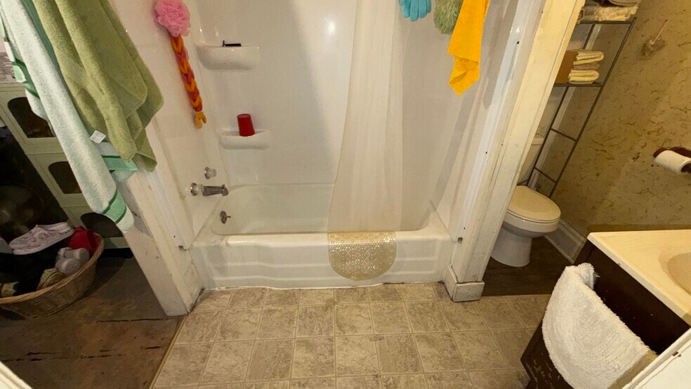 More Photos Of 200 N Jefferson St, Abingdon Apartments For Sale
