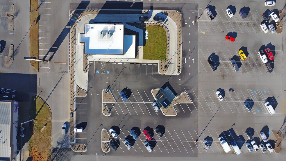 More Photos Of 302 N.L. Rogers Wells Blvd, Glasgow Freestanding For Sale