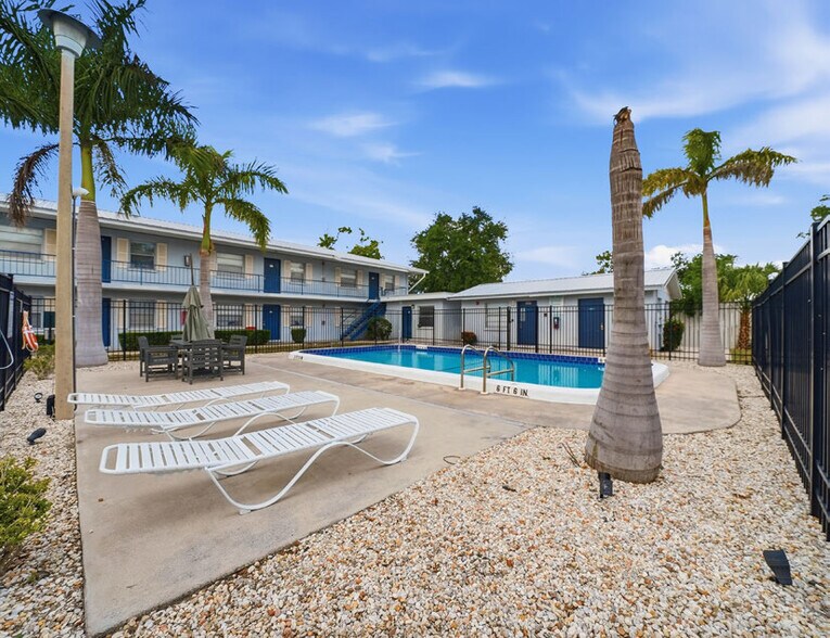 More Photos Of , Palmetto Multifamily For Sale