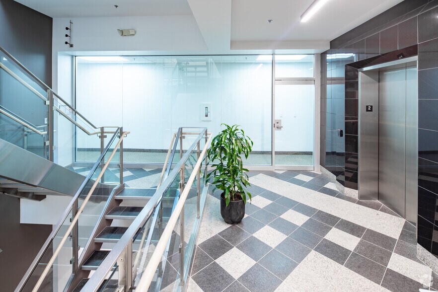 More Photos Of 445 Wes Graham Way, Waterloo Office For Lease