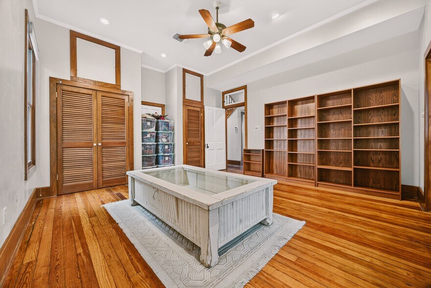 More Photos Of 812 W 10th St, Austin Office For Sale