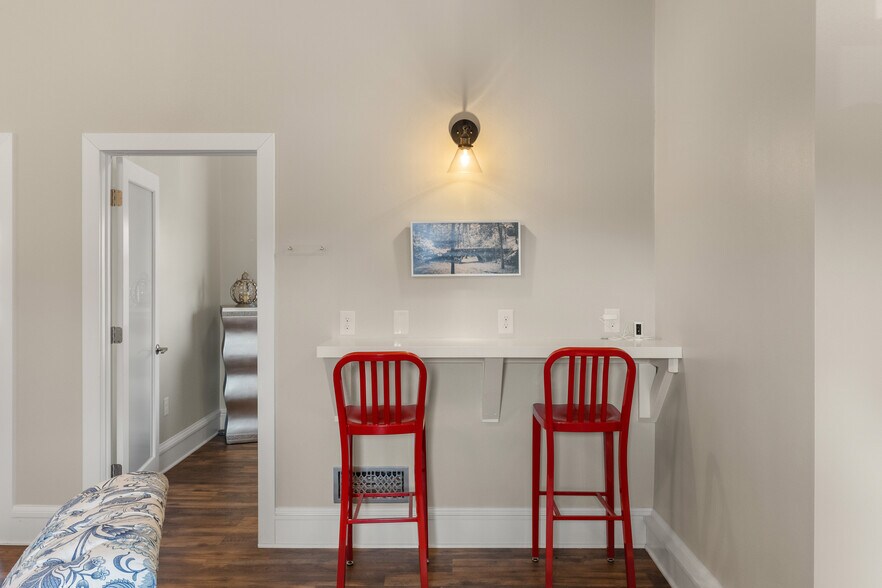 More Photos Of 101 E Jefferson St, Winterset Office For Sale