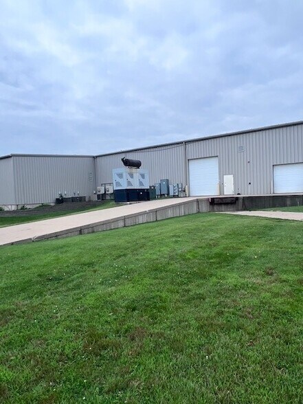 More Photos Of 921-929 Marthas Way, Hiawatha Light Distribution For Sale