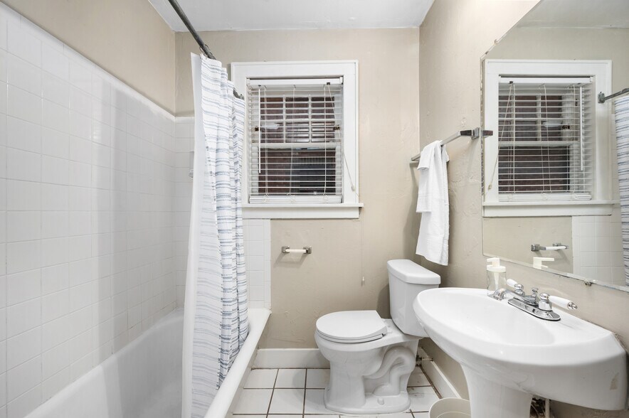 More Photos Of 515 NW 20th St, Oklahoma City Apartments For Sale