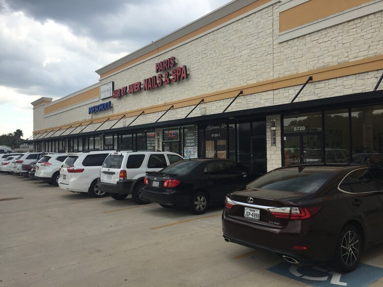 More Photos Of 5506 Bellaire Blvd, Houston Unknown For Lease