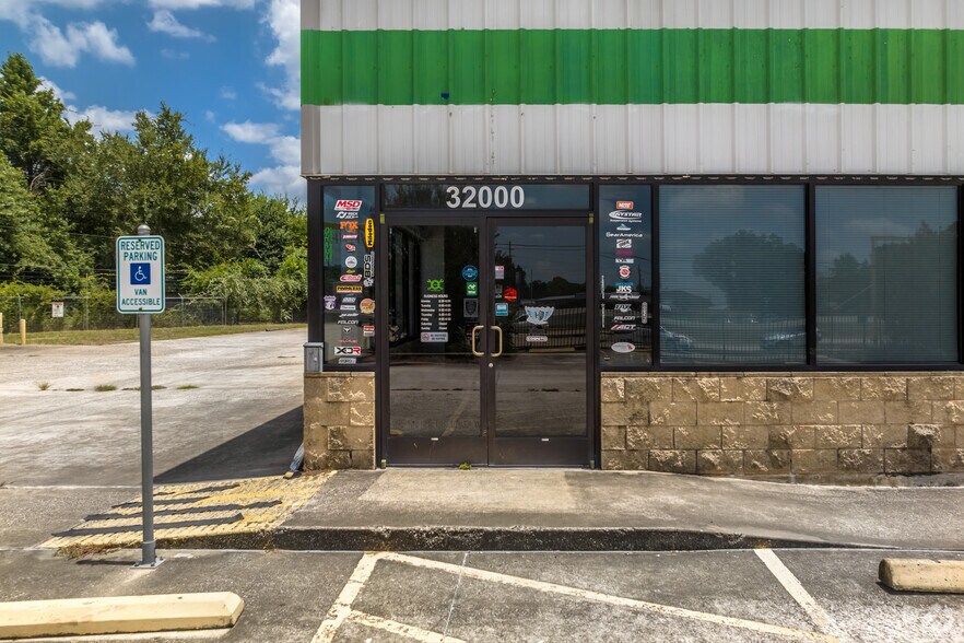 More Photos Of 32000 State Highway 249, Pinehurst Warehouse For Lease