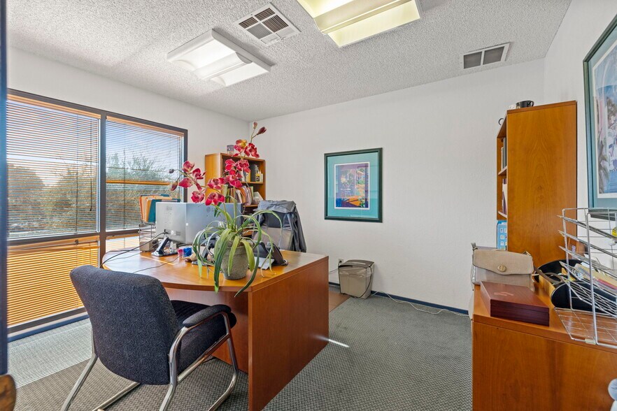More Photos Of 1606 W Mineral King Ave, Visalia Office For Sale