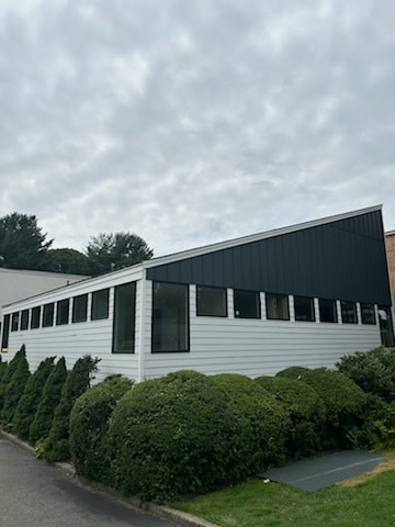 More Photos Of 152 E Main St, Huntington Medical For Lease