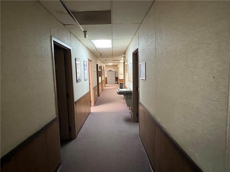 More Photos Of 1020-1060 Saw Mill Run Blvd W, Pittsburgh Warehouse For Lease