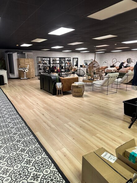 More Photos Of 170 Flanders Rd, Niantic Storefront For Lease