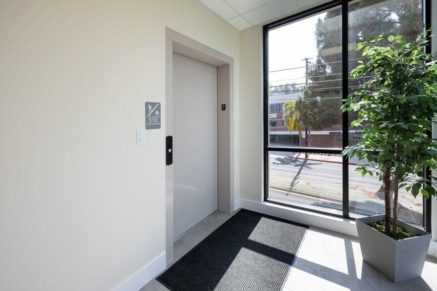 More Photos Of 24444 Hawthorne Blvd, Torrance Office For Sale
