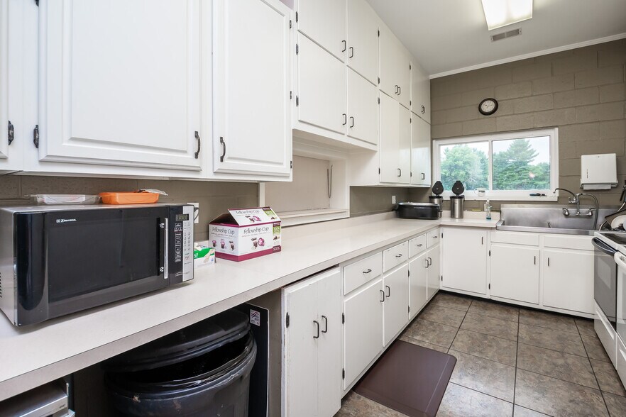 More Photos Of 733 Country Club Dr, Xenia Religious Facility For Sale