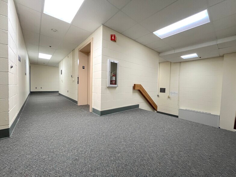 More Photos Of 45 Round Hill Rd, Northampton Office Residential For Sale