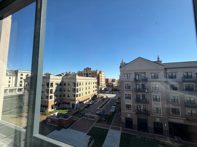 More Photos Of 4 Carter Grn, Carmel Office For Lease